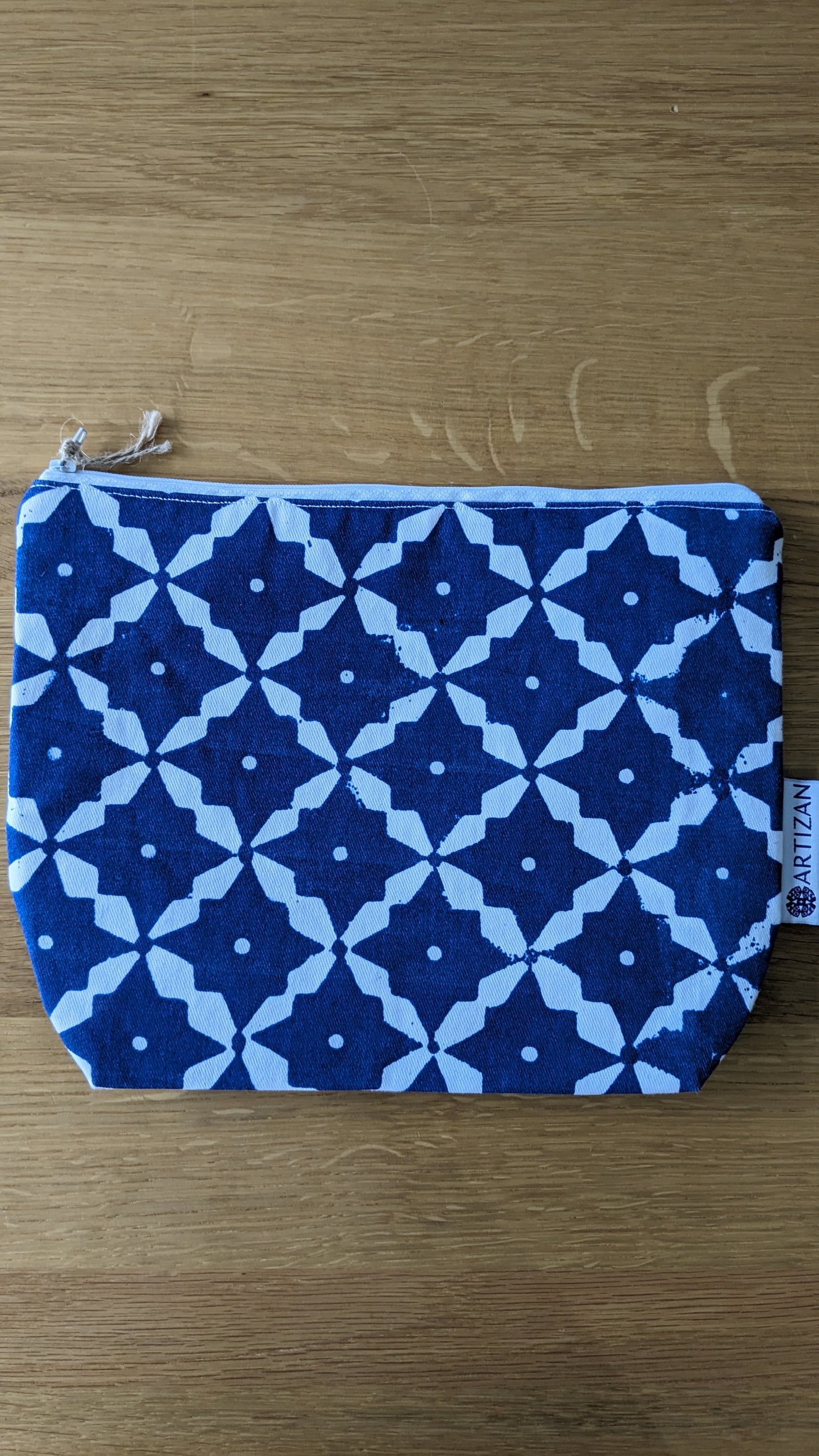 Pouch with zip