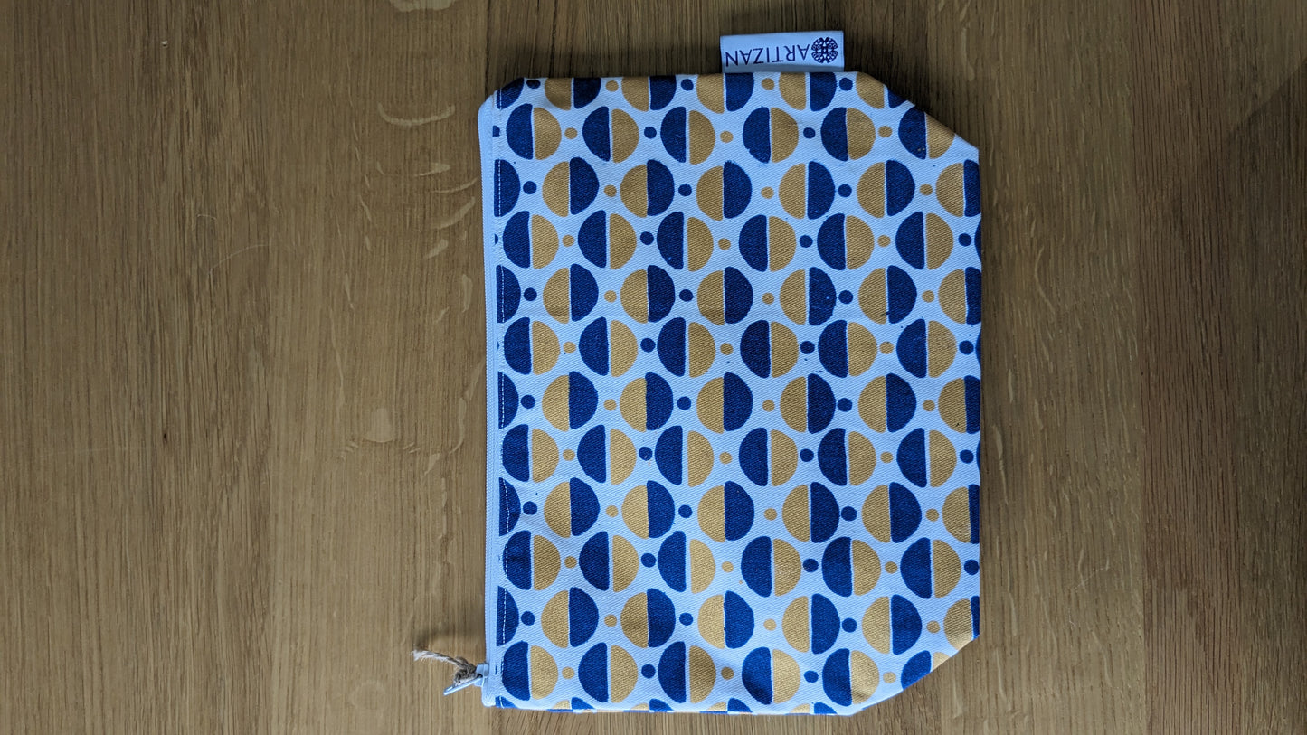 Pouch with zip